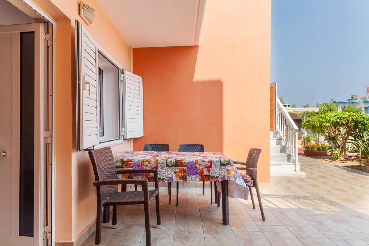 Christine Seaside Apartments In Chania Stalós Exterior foto